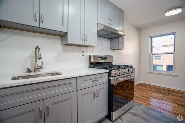 1BR, 1BA - 700SF Kitchen - Beaver Brook Gardens Apartments