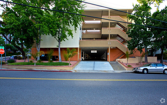 Building Photo - Milnard Manor Apartments
