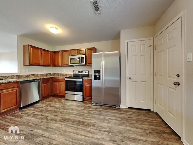 Building Photo - 303 Westwood Dr