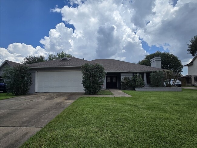 Building Photo - 610 Woodlake Cir