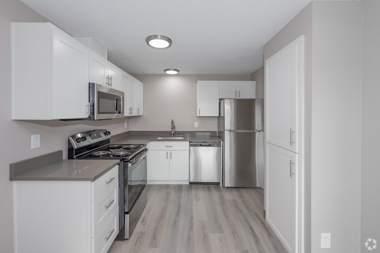 Primary Photo - Forest Park Apartments