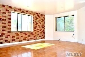 Foto del edificio - 119-40 Metropolitan Ave