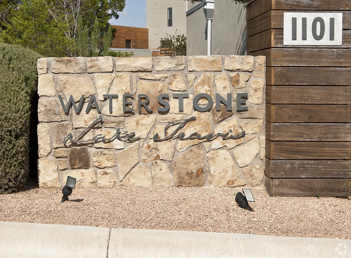 Foto del edificio - 1101 Ivean Pearson Rd