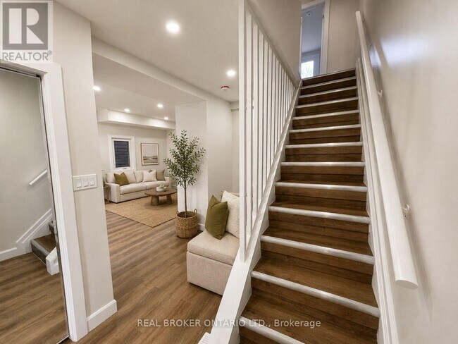 Building Photo - 5 Rowanwood St