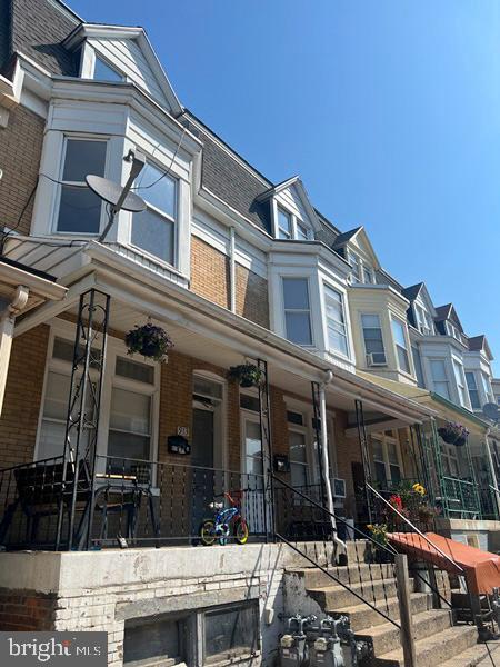 Foto del edificio - 913 W College Ave