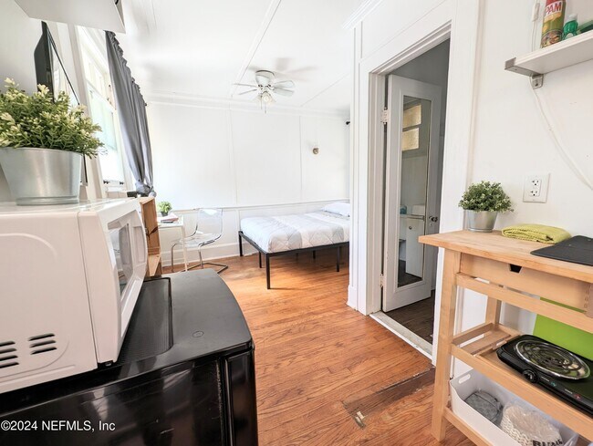 Foto del edificio - 2727 Riverside Ave