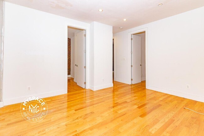 Foto del edificio - 1819 Beverley Rd