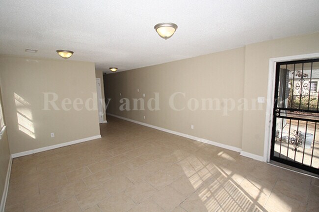 Building Photo - 1397 N Graham St