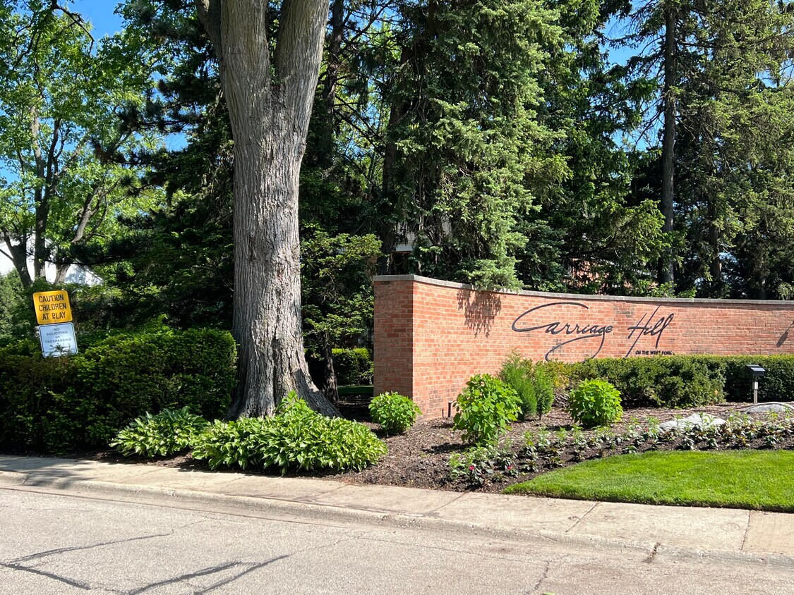 Private access - 665 Carriage Hill Dr