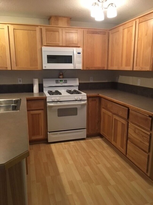 Building Photo - 2 bedroom 1 bath in North Bonneville