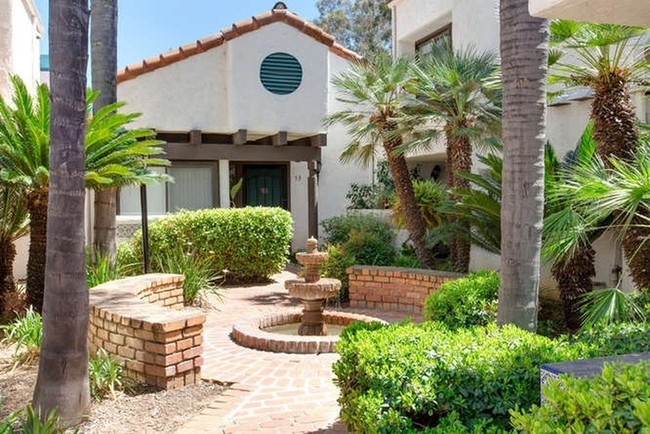 Building Photo - Spacious 2 Bedroom Escondido Condo!