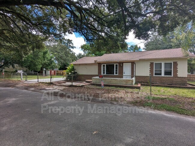Building Photo - 208 W Kirby St