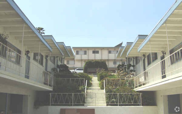 Building Photo - 126-130 Loma Vista St