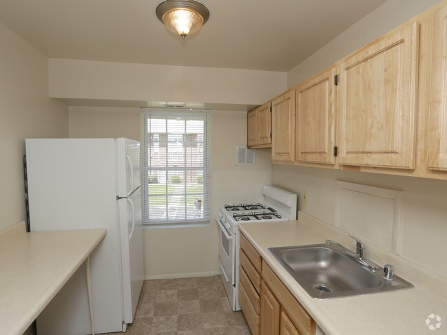 2BR, 1BA - Quiet Waters Landing