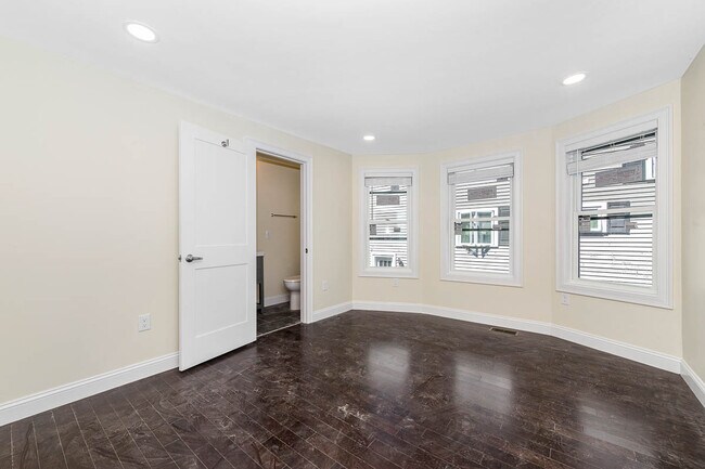 Foto del edificio - 70 Stanley Ave