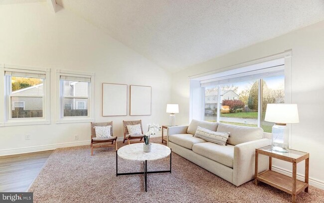 Foto del edificio - 236 E Juniper Ave