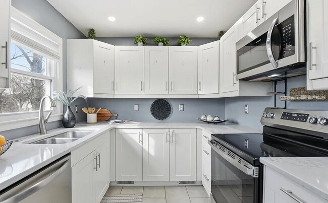 Cocina - 7733 Webster St