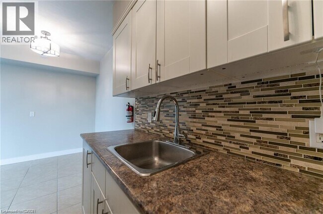 Photo du bâtiment - 326 Hunter St E