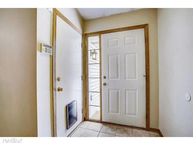 Building Photo - 2 br, 2 bath Townhome - 631 86th Ln NW