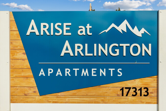 Levántate en Arlington - Cartel de bienvenida - Arise at Arlington Apartments