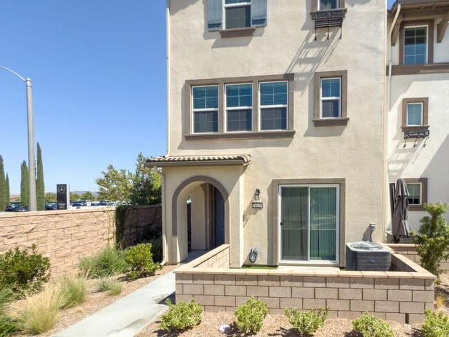 Building Photo - ~ AVAILABLE NOW ~ New Construction Home for Rent in the NEW Heirloom Farms Community in Temecula!
