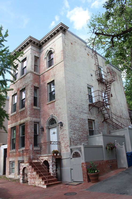 Primary Photo - 1313 Potomac St NW