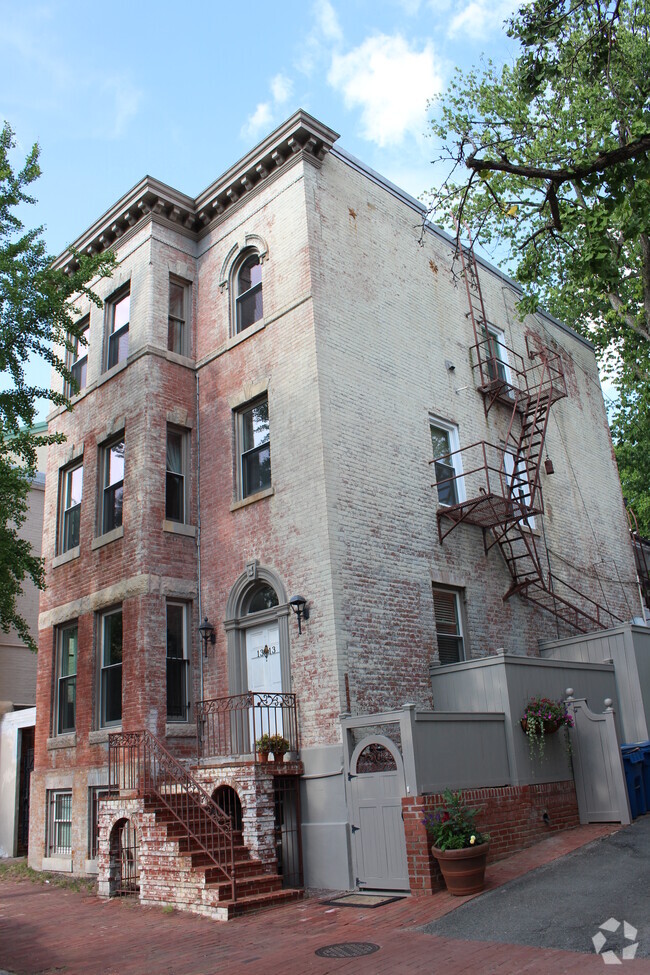 Building Photo - 1313 Potomac St NW