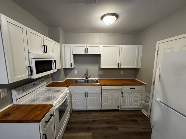 Foto del edificio - 3747 E Market St