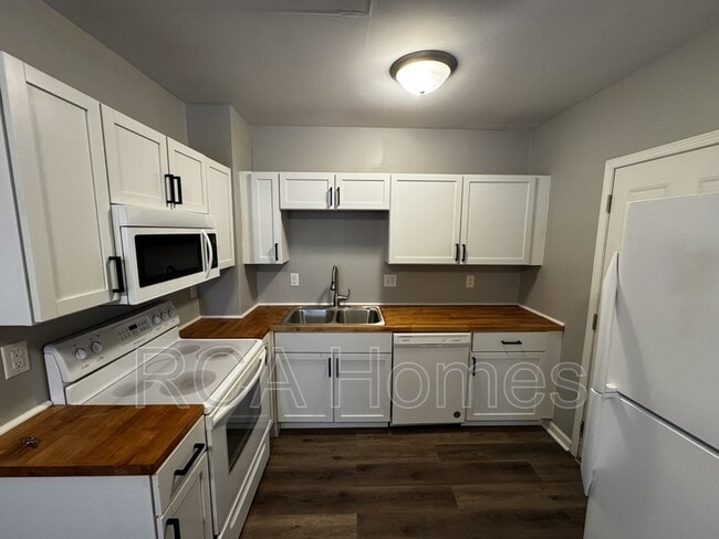 Photo - 3747 E Market St House