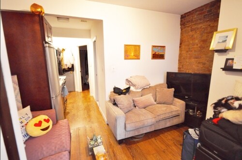Primary Photo - 135 Allen St