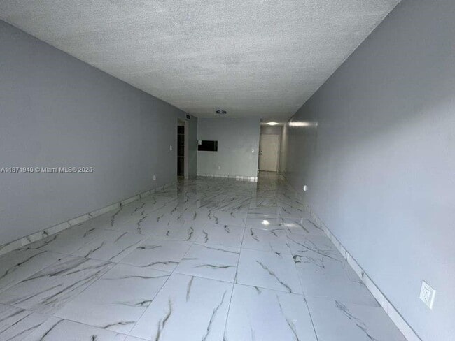 Building Photo - 1480 W 46th St