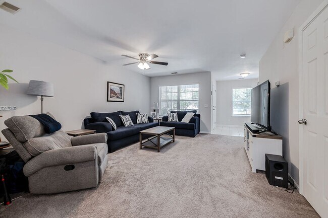 Foto del edificio - 321 Hitching Post Ln