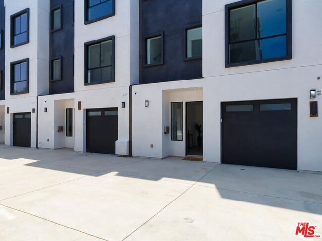 Foto del edificio - 4830 Pickford St