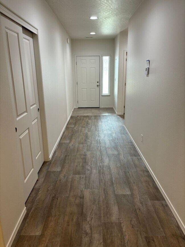 Building Photo - Single Level Post Falls Home (APP#233)