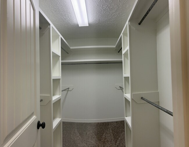 Foto del edificio - 2216 Amanda Ln