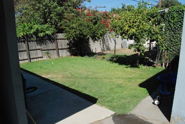 Building Photo - 621 S Shelton St