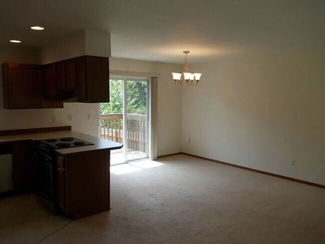 Foto del edificio - Spacious 3 Bedroom 2 Bathroom Duplex in Beautiful Bonney Lake!