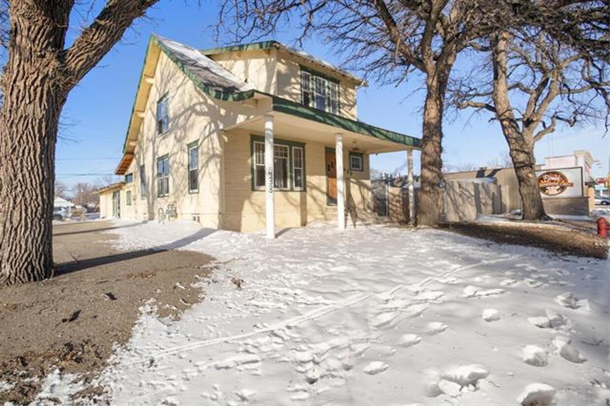Primary Photo - 4 Bedroom House!