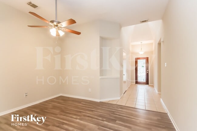 Foto del edificio - 16310 Great Forest Ct