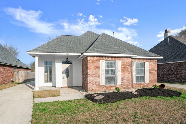 Foto del edificio - 2201 Hunters Trl Dr