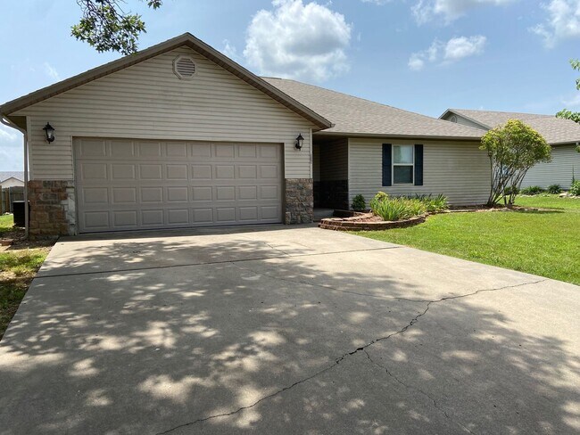 Foto del edificio - Single-Family Home in Evergreen Ridge, Hollister