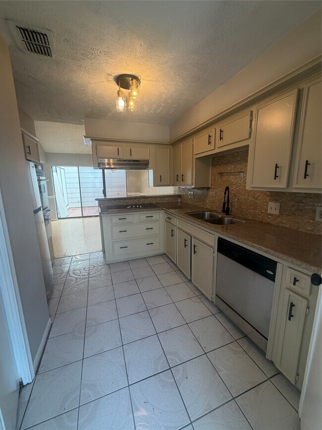 Foto del edificio - 36 Pinehurst Ln
