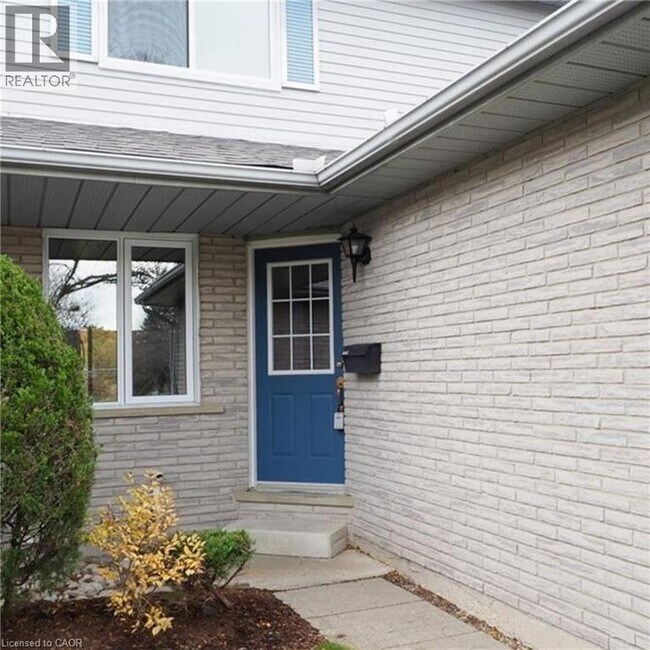 Photo du bâtiment - 425 KINGSCOURT Dr