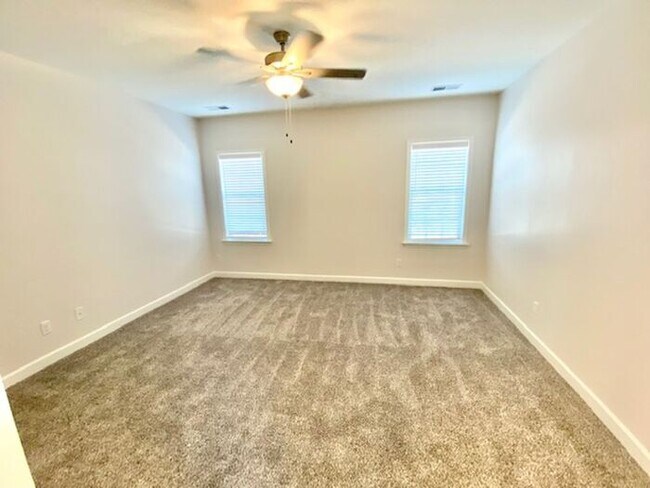Building Photo - Now Leasing a 4-Bedroom 2.5 Bath Home in O...