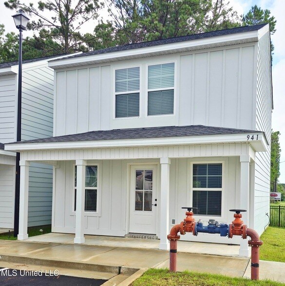 Foto del edificio - 945 Motsie Rd