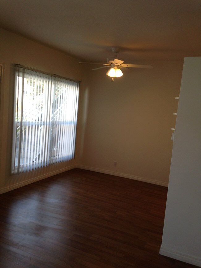 Foto del edificio - 425 Doheny S Dr