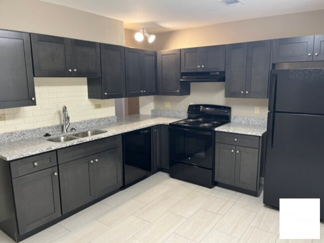 Foto del edificio - Renovated 3BR Home Close to MacArthur Jr High