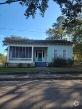 Building Photo - 219 E 3rd St