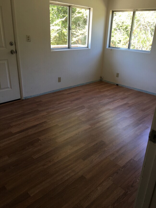 Building Photo - 205 Apple Knoll Dr