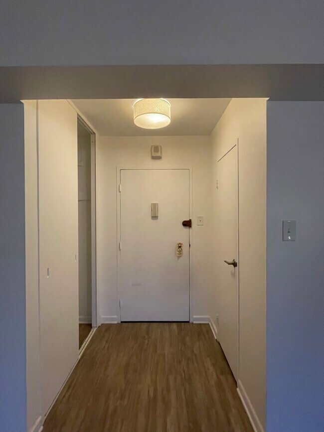 Entry way and closets - 4201 Cathedral Ave NW